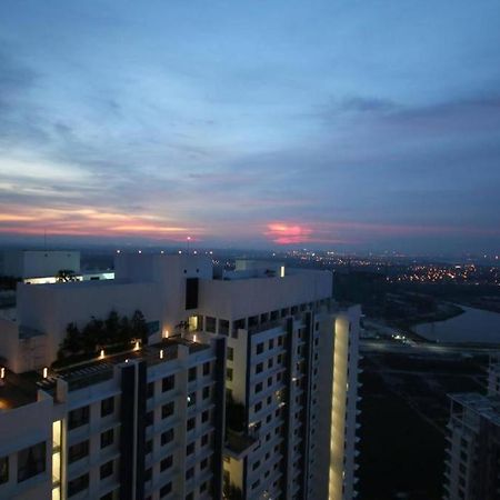 Lovely 3-Bedroom Serviced Apartment @ Cyberjaya Dış mekan fotoğraf