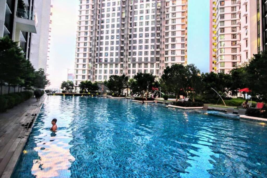 Lovely 3-Bedroom Serviced Apartment @ Cyberjaya Dış mekan fotoğraf