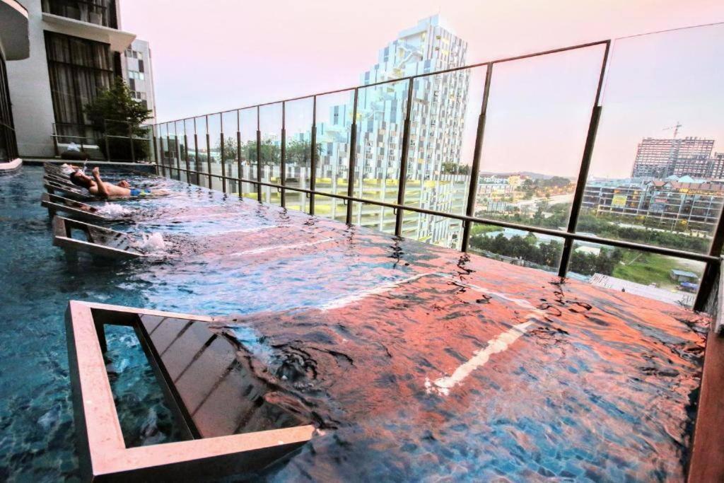 Lovely 3-Bedroom Serviced Apartment @ Cyberjaya Dış mekan fotoğraf
